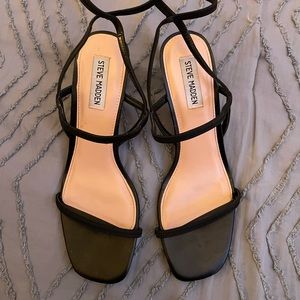 STEVE MADDEN black strappy kitten heels
